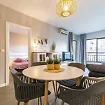 76-lovely Front In דירה *