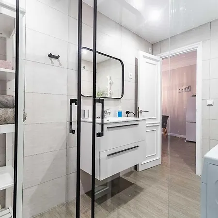 76-lovely Front In Apartment *